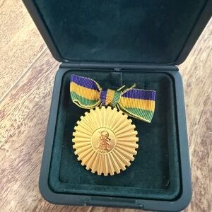 2001 Lady's Ducal Pin New Orleans Mardi Gras Krewe Favor